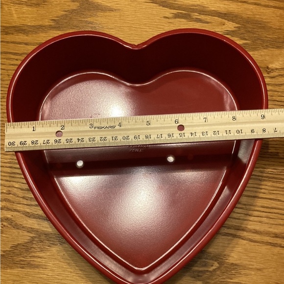 Heart Shaped Cake Pan and Mixing Bowl Set EUC - Picture 5 of 12